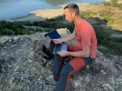 Николай Василковски  си хвана гадже, но не казва дали е мъж или жена