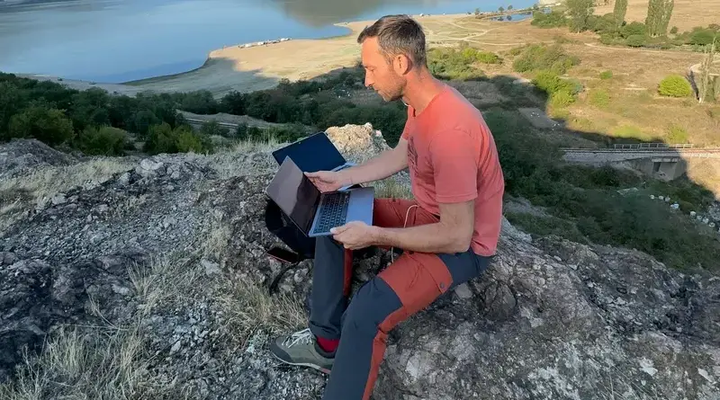 Николай Василковски  си хвана гадже, но не казва дали е мъж или жена