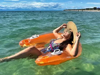 Рени чак сега на море