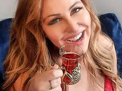 Рени намалява бюста си за концерта с Лепа Брена