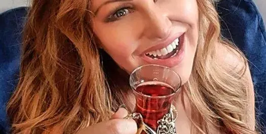 Рени намалява бюста си за концерта с Лепа Брена