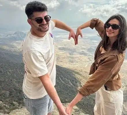 Сашо Кадиев изяжда есетрата на Наум Шопов