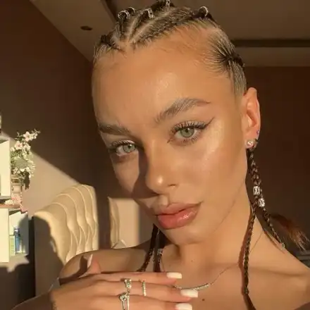 Секси рускиня и шампион по борба влизат в „Игри на волята“ СНИМКИ