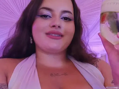 Тежката артилерия:  „Мис Плюс сайз“ пусна първия си порно клип