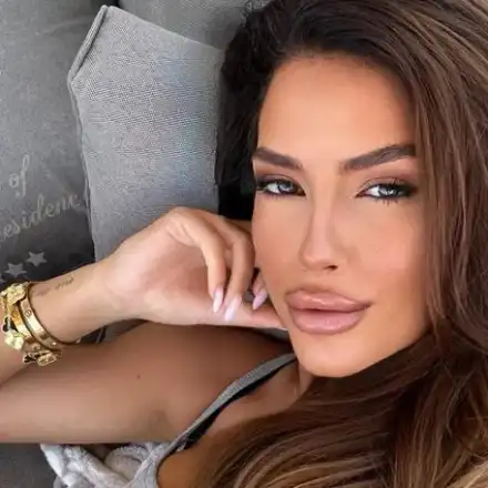 Тита вае изкусително тяло с бира и зелена салата (Снимки)