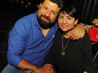 Тони Стораро със София и жена си в Истанбул