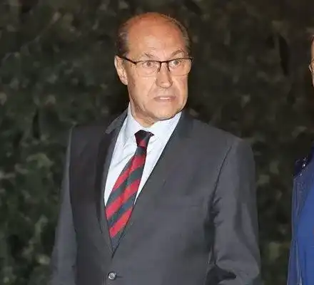 Васил Божков с дрехи от разпродажба