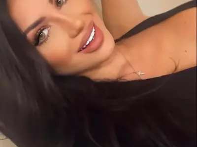 Венцислава Тафкова пръсна 20 бона за усмивка като на Благо Джизъса (СНИМКИ)