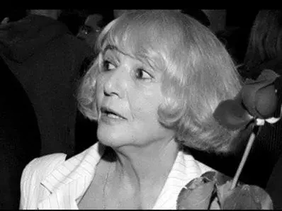 Вижте какво прави под домашен арест внучката-убийца на Виолета Донева СНИМКИ