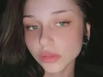 Вижте какво прави под домашен арест внучката-убийца на Виолета Донева СНИМКИ