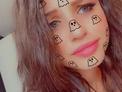 Вижте какво прави под домашен арест внучката-убийца на Виолета Донева СНИМКИ