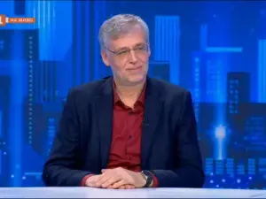 Виктор Божинов на нож със Саня Борисова