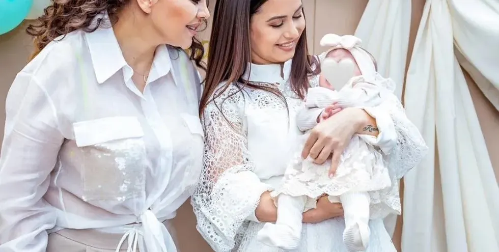 Внучката на Деси Слава вече на 5 месеца