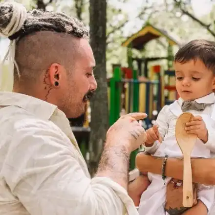 Всичко наред ли е? Защо синът на Джулиана Гани проходи толкова късно?