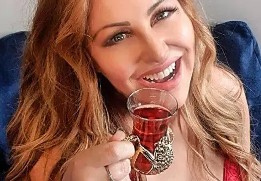 Рени намалява бюста си за концерта с Лепа Брена