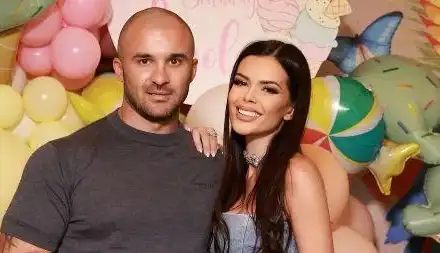 ЗА ПЪРВИ ПЪТ! Преслава показа доведения си син! (По-висок е от нея)