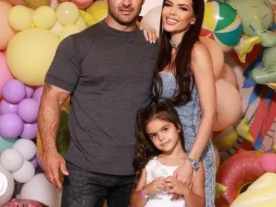 ЗА ПЪРВИ ПЪТ! Преслава показа доведения си син! (По-висок е от нея)