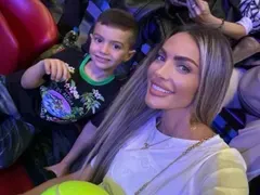 Златка се показа без екстеншъни