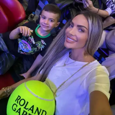 Златка се показа без екстеншъни