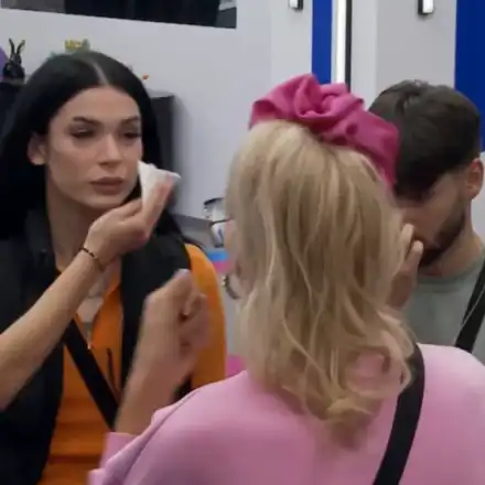 Анджела изгонена  от „Биг Брадър” заради спонсорите