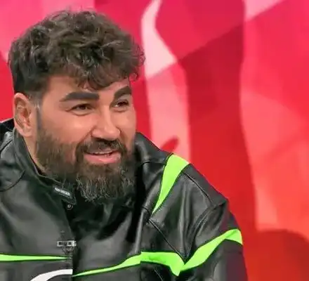 Азис се барна в маркови парцалки, само якето му е 20 бона СНИМКИ