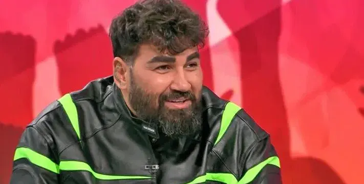 Азис се барна в маркови парцалки, само якето му е 20 бона СНИМКИ