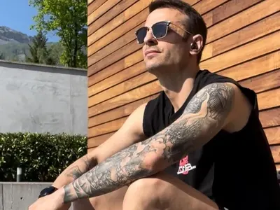 Бербатов тренира с пудел ВИДЕО