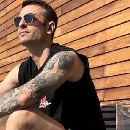 Бербатов тренира с пудел ВИДЕО