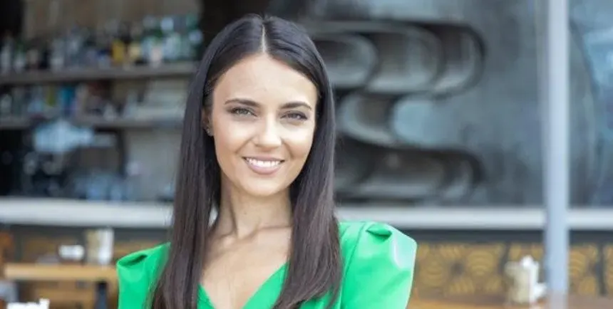 Бесте Сабри разделена с милионера