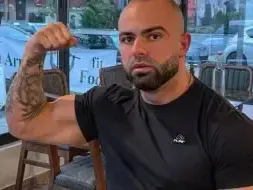 Брадърът Ричи търси жена да му роди дете