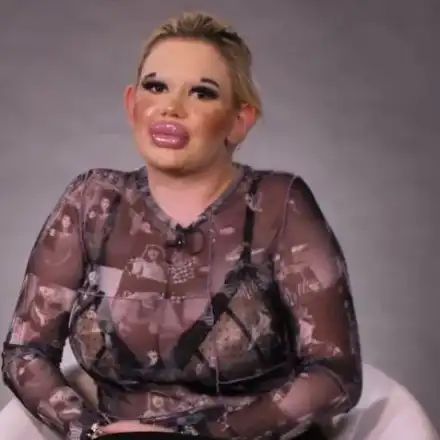 Българското Барби: Политиците изгониха младите в чужбина