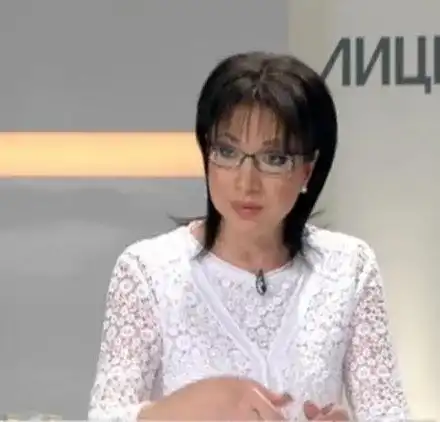 Цветанка Ризова заклейми деколтето