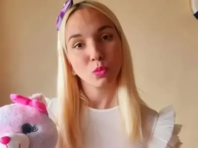 Емили Тротинетката избухна:  Ако не си сменя пола ще се самоубия!