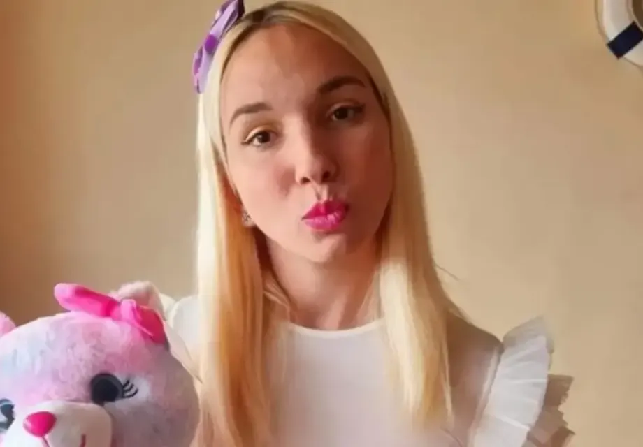 Емили Тротинетката избухна:  Ако не си сменя пола ще се самоубия!