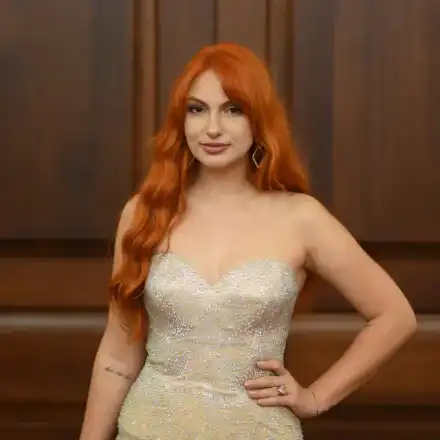 Ергенка учи фенове на магии