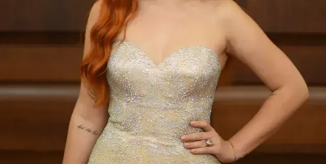 Ергенка учи фенове на магии