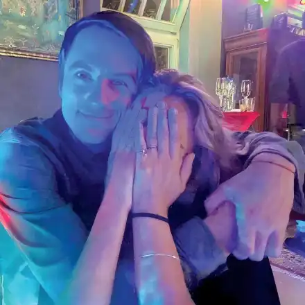 Ето ги Радина и новия й мъж - влюбени, сияещи и хванати за ръце (Папарашки снимки)