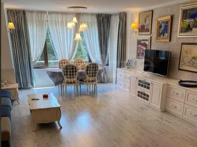 Ето го „ПАЛАТА“ на Зуека в Испания! Актьорът живее зад решетки (СНИМКИ)