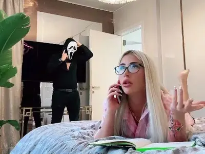 Гери-Никол показа гаджето си навръх Хелоуин! (ФОТО)