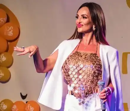 Глория подари кучето си на свой фен, той кръсти лагер в "Гривните" на чалгаджийката