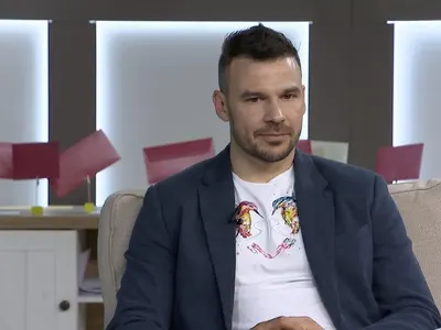 Ивайло Захариев празнува в ескейп стая