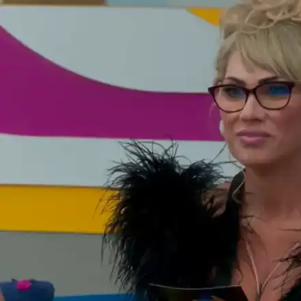 Ивонне от „Биг брадър" първа дружка със Сашка Васева, мислят ги за сестри (СНИМКИ)