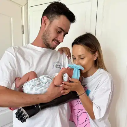 ИЗПОВЕД! Синът на Карамански: Не знаех как ще гледам бебе с една ръка