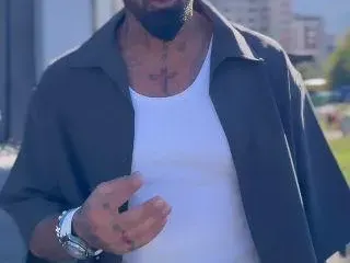 Кофти гледка! Благо Джизъса отпра шкембе като на Митьо Пищова (СНИМКИ)