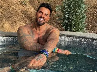 Кофти гледка! Благо Джизъса отпра шкембе като на Митьо Пищова (СНИМКИ)