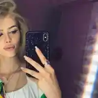 Лидия обикаля мола с тайнствен мъж