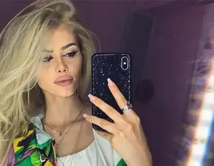 Лидия обикаля мола с тайнствен мъж