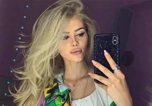Лидия обикаля мола с тайнствен мъж
