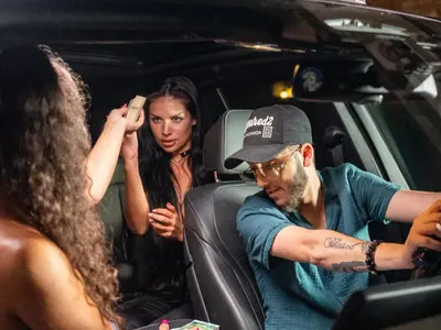 Лоренцо пафка трева в новия си клип