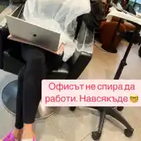 Луиза Григорова със станиолчета в косите на улицата